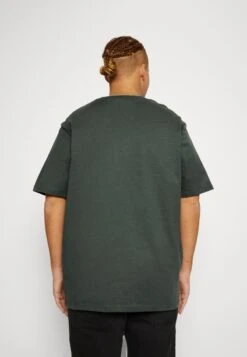 Marc O'Polo SHORT SLEEVE LOGO PRINT BIG SIZE - T-Shirt Basic - Mangrove -Mode Familie 52571b81d39b404daaf0d7fd9c767cd2