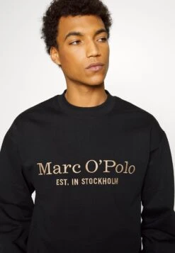 Marc O'Polo CREWNECK, EMBROIDERED ARTWORK ON CHEST - Sweatshirt - Black 9 Marc O'Polo CREWNECK, EMBROIDERED ARTWORK ON CHEST - Sweatshirt - Black -Mode Familie 537d2b2fcb714d0e9e425a18fe493da9