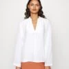Marc O'Polo V NECK INSIDE SLITS AT SLEEVE SMALL STAND UP COLLAR PATCHED - Langarmshirt - White