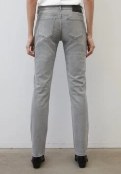 Marc O'Polo MODELL ALBY STRAIGHT - Jeans Straight Leg - Authentic Light Grey Wash -Mode Familie 5873710174fd45a6b2a3d783925f341a
