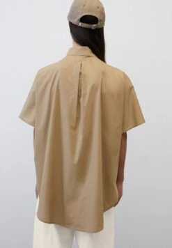 Marc O'Polo LONG SHAPE KENT COLLAR PATCHED POCKET SIDE SLITS - Hemdbluse - Dusty Earth 8 Marc O'Polo LONG SHAPE KENT COLLAR PATCHED POCKET SIDE SLITS - Hemdbluse - Dusty Earth -Mode Familie 62ab03e404484bcca9eead64888a6a87