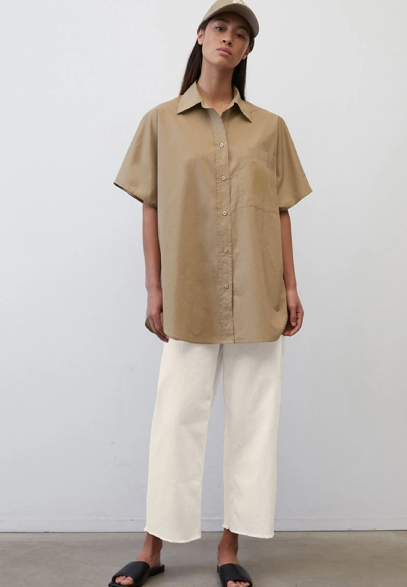 Marc O'Polo LONG SHAPE KENT COLLAR PATCHED POCKET SIDE SLITS - Hemdbluse - Dusty Earth 2 Marc O'Polo LONG SHAPE KENT COLLAR PATCHED POCKET SIDE SLITS - Hemdbluse - Dusty Earth – Bild 2