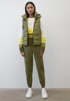 Marc O'Polo REGULAR MIT RECYCELTEN MAT - Weste - Wild Olive 10 Marc O'Polo REGULAR MIT RECYCELTEN MAT - Weste - Wild Olive -Mode Familie 63cf51d873b949889f61992dcf2a2868