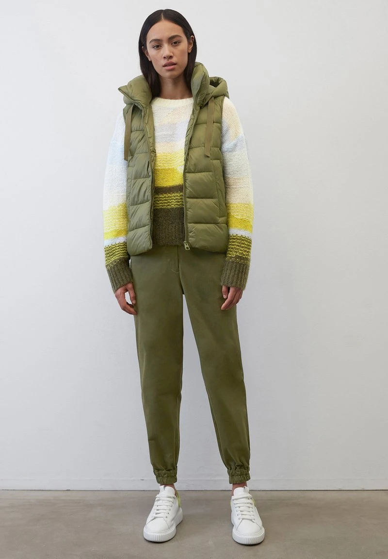 Marc O'Polo REGULAR MIT RECYCELTEN MAT - Weste - Wild Olive 5 Marc O'Polo REGULAR MIT RECYCELTEN MAT - Weste - Wild Olive – Bild 5