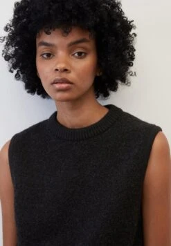 Marc O'Polo SLEEVELESS ROUND NECK - Strickpullover - Black 10 Marc O'Polo SLEEVELESS ROUND NECK - Strickpullover - Black -Mode Familie 64371ccbf6ea46229856067392df673b
