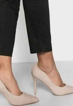 Marc O'Polo LAXA - Stoffhose - Black 10 Marc O'Polo LAXA - Stoffhose - Black -Mode Familie 643c093a090446e68f4a4f2fa4bef8c8