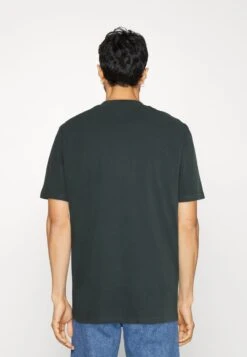 Marc O'Polo SHORT SLEEVE LOGO - T-Shirt Basic - Brayden Storm -Mode Familie 6571a5573bfc4acd9ddbc7773cb22d1b