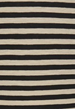 Marc O'Polo LONG SLEEVE BOAT NECK - Langarmshirt - Frosty Sand 8 Marc O'Polo LONG SLEEVE BOAT NECK - Langarmshirt - Frosty Sand -Mode Familie 657e50a00d6f40f1bcd4d7a7da22cc94