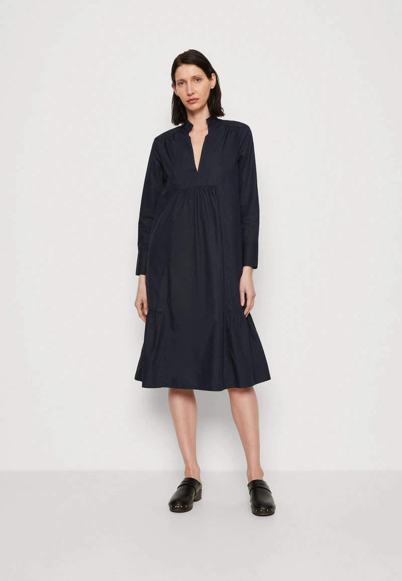 Marc O'Polo DRESS RELAXED A SHAPE CUTLINES FEMININE GATHERING - Freizeitkleid - Deep Blue Sea 1 Marc O'Polo DRESS RELAXED A SHAPE CUTLINES FEMININE GATHERING - Freizeitkleid - Deep Blue Sea