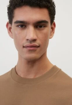 Marc O'Polo RUNDHALS RELAXED AUS HOCHWERTIGEM HEAVY - T-Shirt Basic - Nutshell -Mode Familie 6b0c72f4331c409b94b67c7e24935223