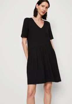 Marc O'Polo EASY FIT - Jerseykleid - Black 9 Marc O'Polo EASY FIT - Jerseykleid - Black -Mode Familie 6c47cec3db3348acace456848863987d