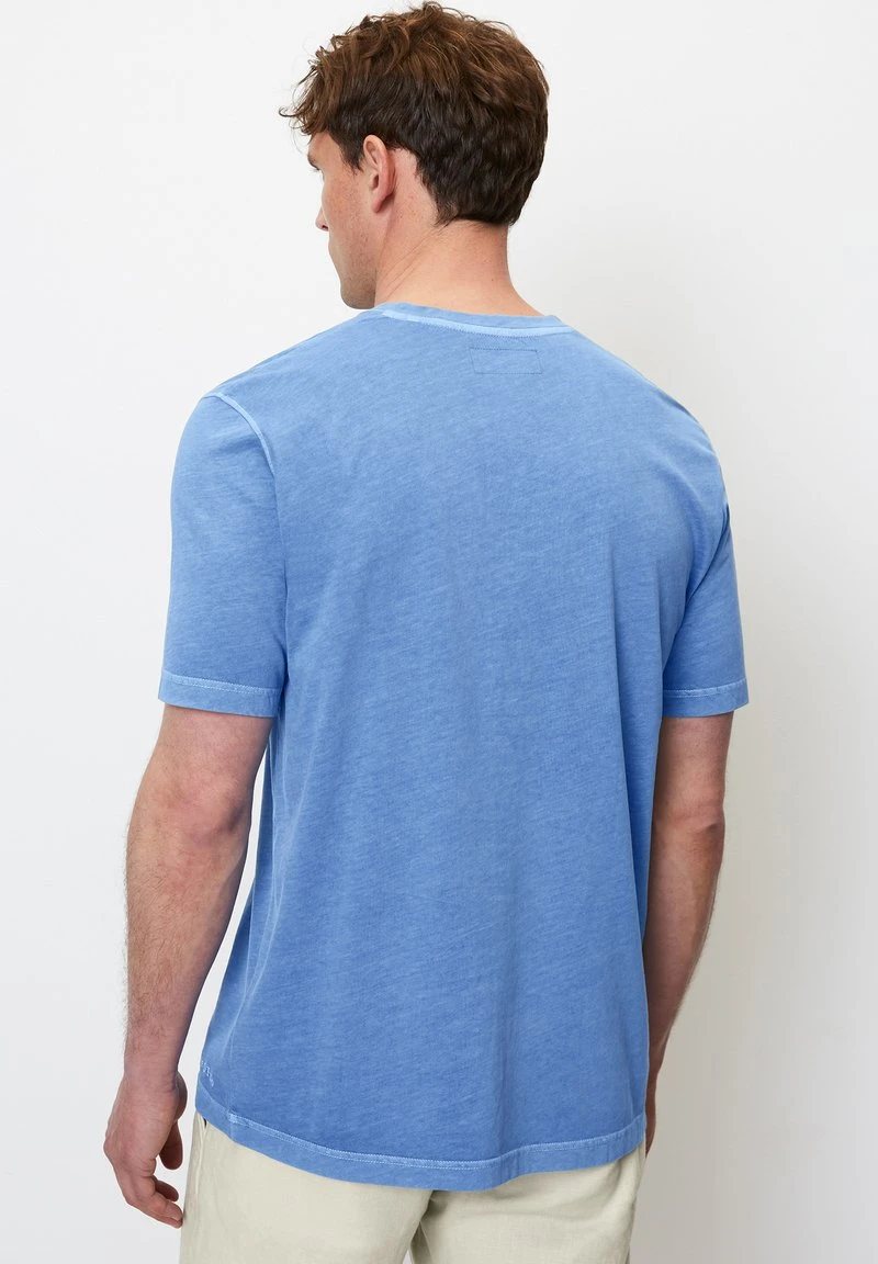 Marc O'Polo V-NECK- REGULAR AUS REINER BIO - T-Shirt Basic - Azur Blue 3 Marc O'Polo V-NECK- REGULAR AUS REINER BIO - T-Shirt Basic - Azur Blue – Bild 3
