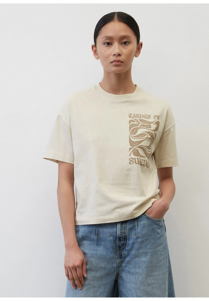 Marc O'Polo RUNDHALS REGULAR - T-Shirt Print - Chalky Sand 1 Marc O'Polo RUNDHALS REGULAR - T-Shirt Print - Chalky Sand