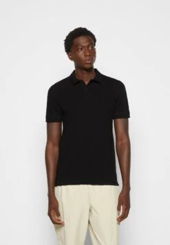 Marc O'Polo SHORT SLEEVE - Poloshirt - Black 9 Marc O'Polo SHORT SLEEVE - Poloshirt - Black -Mode Familie 70d5eed31b7b48328c108f4a3c1bf8da
