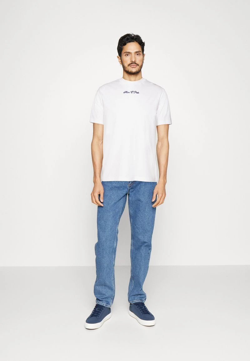 Marc O'Polo SHORT SLEEVE PRINTED ARTWORK AT CHESTRIBBED NECK TRI - T-Shirt Basic - White 2 Marc O'Polo SHORT SLEEVE PRINTED ARTWORK AT CHESTRIBBED NECK TRI - T-Shirt Basic - White – Bild 2