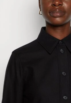 Marc O'Polo DRESS FEMININ SILHOUETTE SHIRT STYLE CUT LINES - Blusenkleid - Black 11 Marc O'Polo DRESS FEMININ SILHOUETTE SHIRT STYLE CUT LINES - Blusenkleid - Black -Mode Familie 72db6e9f90e14940bf8880146c8f7c53