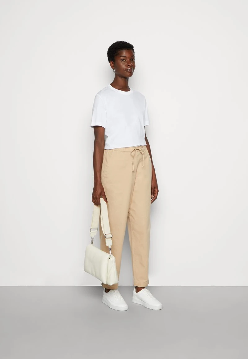 Marc O'Polo PANTS O-SHAPED LEG HIGH RISE CUFFS - Stoffhose - Frosty Sand 2 Marc O'Polo PANTS O-SHAPED LEG HIGH RISE CUFFS - Stoffhose - Frosty Sand – Bild 2