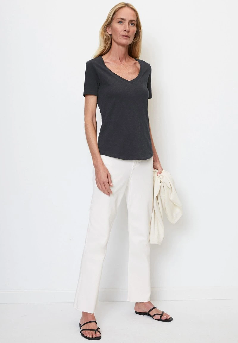 Marc O'Polo V-NECK REGULAR - T-Shirt Basic - Deep Blue Sea 2 Marc O'Polo V-NECK REGULAR - T-Shirt Basic - Deep Blue Sea – Bild 2