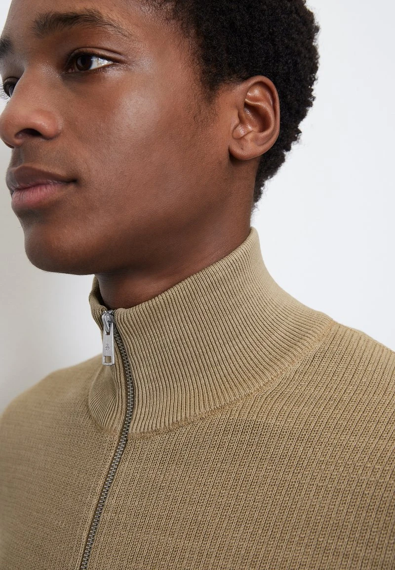 Marc O'Polo Strickjacke - Soft Mocca 2 Marc O'Polo Strickjacke - Soft Mocca – Bild 2