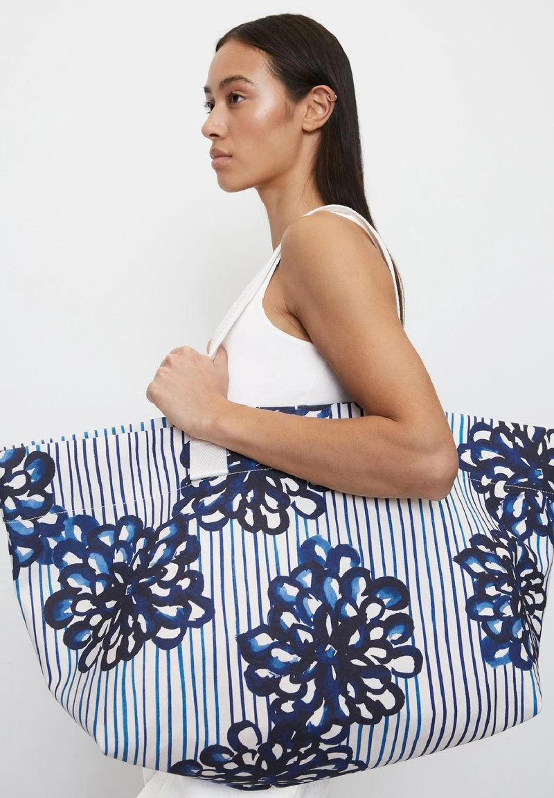Marc O'Polo MIT FLORALEM ALLOVER-PRINT - Shopping Bag - M Indigo Flower 1 Marc O'Polo MIT FLORALEM ALLOVER-PRINT - Shopping Bag - M Indigo Flower