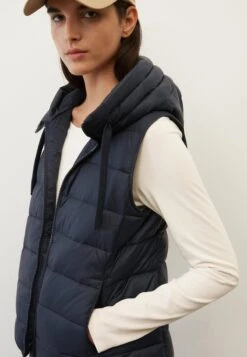 Marc O'Polo RECYCLED, FIXED, ZIP POCKETS, DRAWSTRING - Weste - Deep Blue Sea 9 Marc O'Polo RECYCLED, FIXED, ZIP POCKETS, DRAWSTRING - Weste - Deep Blue Sea -Mode Familie 80bfcd47e298487aa7a44490fcfd776b