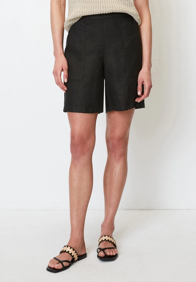 Marc O'Polo HIGH WAISTMIT TEIL-ELASTISCHEM BUND - Shorts - Black 1 Marc O'Polo HIGH WAISTMIT TEIL-ELASTISCHEM BUND - Shorts - Black