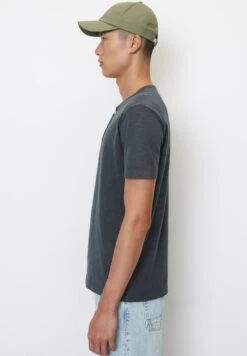Marc O'Polo Henley Shaped In Softer Slub - T-Shirt Basic - Dark Navy 10 Marc O'Polo Henley Shaped In Softer Slub - T-Shirt Basic - Dark Navy -Mode Familie 85ea7c1b7b6540b3965b1cbb8ddfda1d