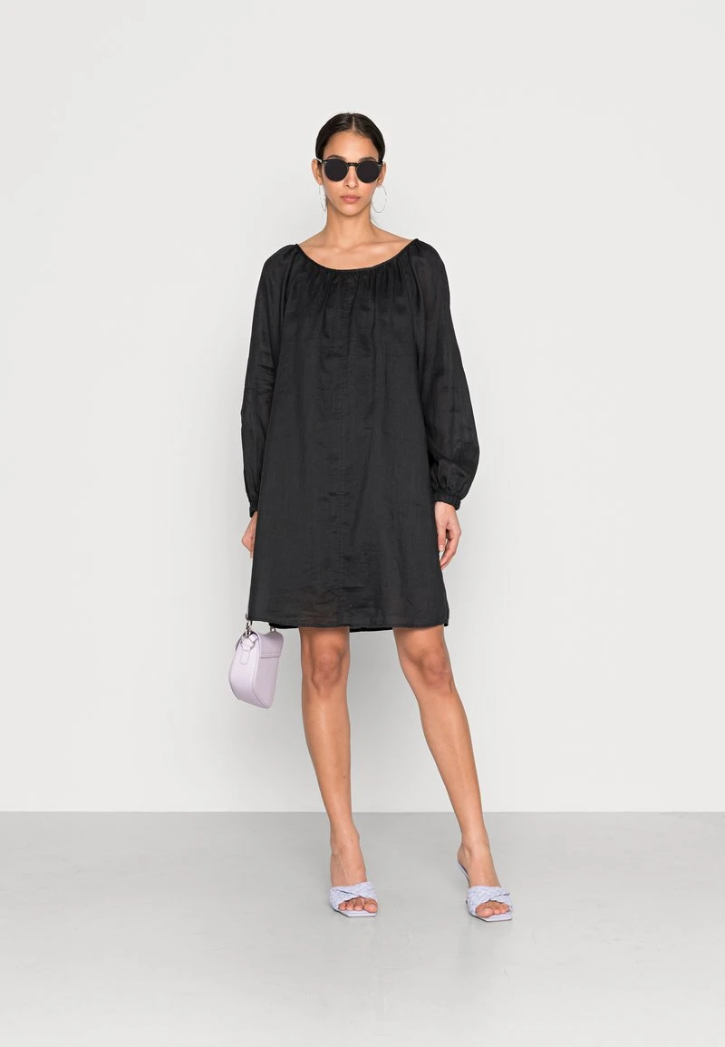 Marc O'Polo DRESS FEMININE GATHERING ROUND NECKLINE VOLUMINOUS SLEEVE - Freizeitkleid - Black 2 Marc O'Polo DRESS FEMININE GATHERING ROUND NECKLINE VOLUMINOUS SLEEVE - Freizeitkleid - Black – Bild 2