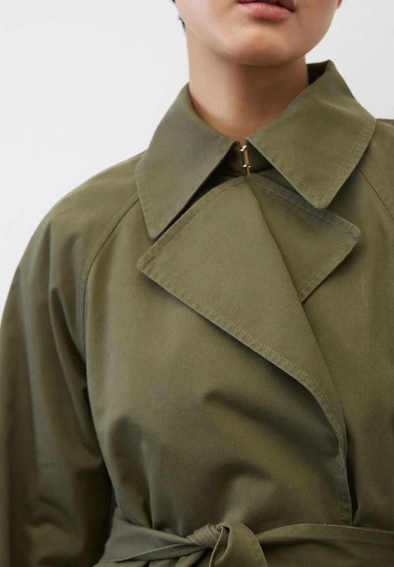 Marc O'Polo KURZ - Trenchcoat - Wild Olive 4 Marc O'Polo KURZ - Trenchcoat - Wild Olive – Bild 4