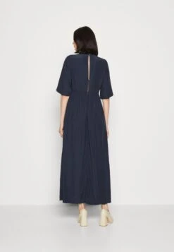 Marc O'Polo DRESS FEMININE SHAPE V NECK WING SLEEVES - Maxikleid - Deep Blue Sea 8 Marc O'Polo DRESS FEMININE SHAPE V NECK WING SLEEVES - Maxikleid - Deep Blue Sea -Mode Familie 8e9a28195ad444f587d24dcfb8f51d8b