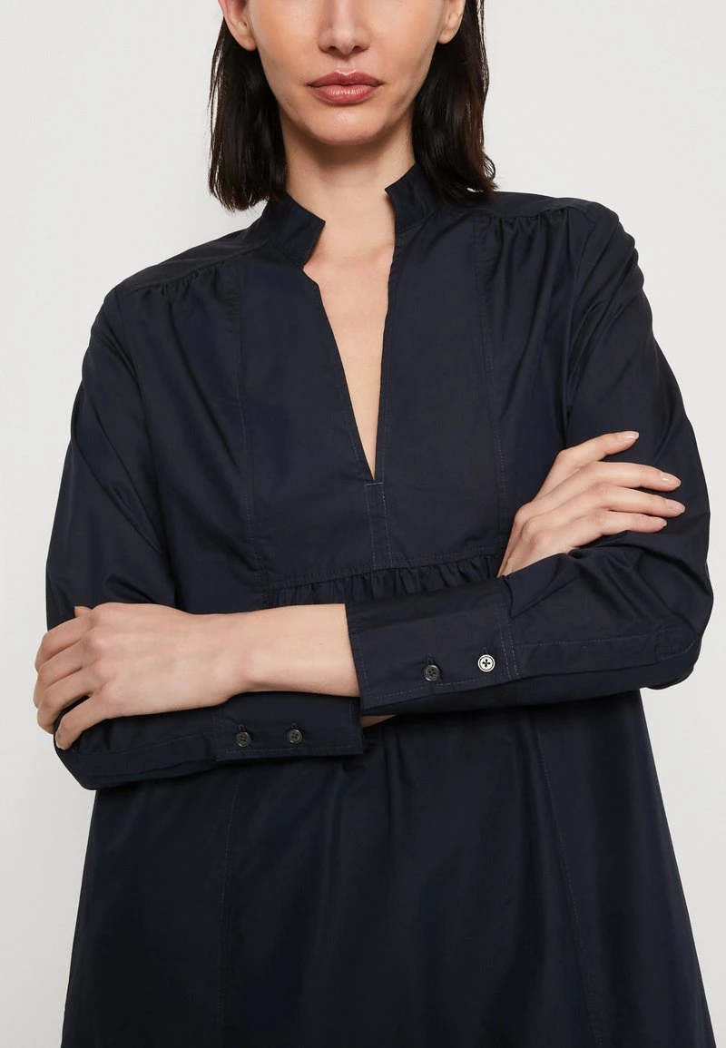 Marc O'Polo DRESS RELAXED A SHAPE CUTLINES FEMININE GATHERING - Freizeitkleid - Deep Blue Sea 6 Marc O'Polo DRESS RELAXED A SHAPE CUTLINES FEMININE GATHERING - Freizeitkleid - Deep Blue Sea – Bild 6