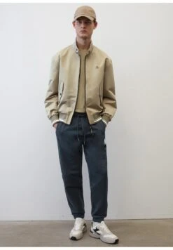 Marc O'Polo REGULAR MIT STEHKRAGEN - Bomberjacke - Soft Mocca 10 Marc O'Polo REGULAR MIT STEHKRAGEN - Bomberjacke - Soft Mocca -Mode Familie 8fc3c256cce344eb9f700572ce2163f5