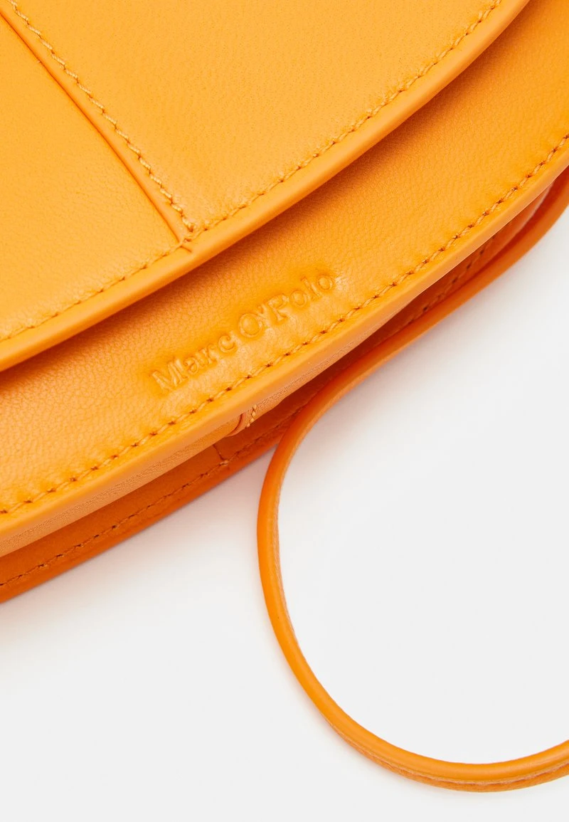 Marc O'Polo TALVA - Umhängetasche - Faded Marigold 5 Marc O'Polo TALVA - Umhängetasche - Faded Marigold – Bild 5