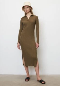 Marc O'Polo LONGSLEEVE POLO COLLAR - Etuikleid - Earthy Brown 10 Marc O'Polo LONGSLEEVE POLO COLLAR - Etuikleid - Earthy Brown -Mode Familie 906d770ca64b492fa50b175cac5de7e0