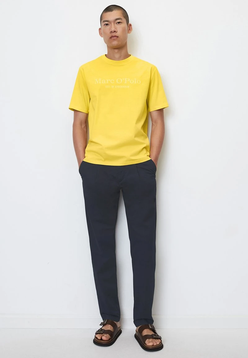 Marc O'Polo SHORT SLEEVE CREW NECK CLASSIC INSIDE CHE - T-Shirt Print - Sunflower Petal 2 Marc O'Polo SHORT SLEEVE CREW NECK CLASSIC INSIDE CHE - T-Shirt Print - Sunflower Petal – Bild 2