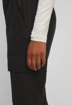 Marc O'Polo TAILORED JOGG-PANTS AUS VISKOSE-WOLLE-MIX - Cargohose - Black -Mode Familie 92fe169aed424de7a901ee3ba57437db