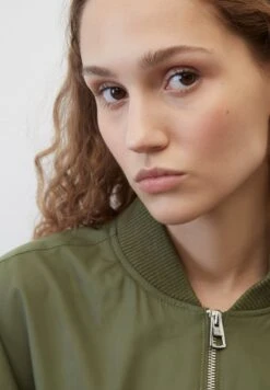 Marc O'Polo IM STIL REGULAR - Bomberjacke - Wild Olive -Mode Familie 9338af6e3b584034b0ff09bdc3160f44