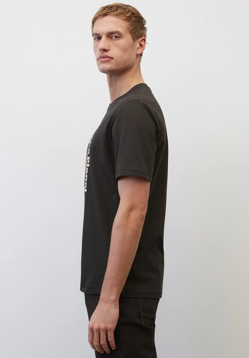 Marc O'Polo REGULAR AUS SOFTER - T-Shirt Print - Black 4 Marc O'Polo REGULAR AUS SOFTER - T-Shirt Print - Black – Bild 4