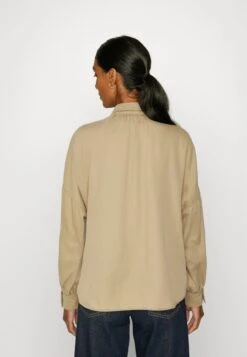 Marc O'Polo BLOUSE LONG FEMININE SLEEVE SLIT AT NECK MODERN VOLUME SHAPE - Bluse - Sand -Mode Familie 94a53d7505a54cb6811142eaebed8b1b