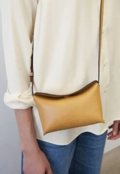 Marc O'Polo SMARTPHONE - Umhängetasche - True Camel