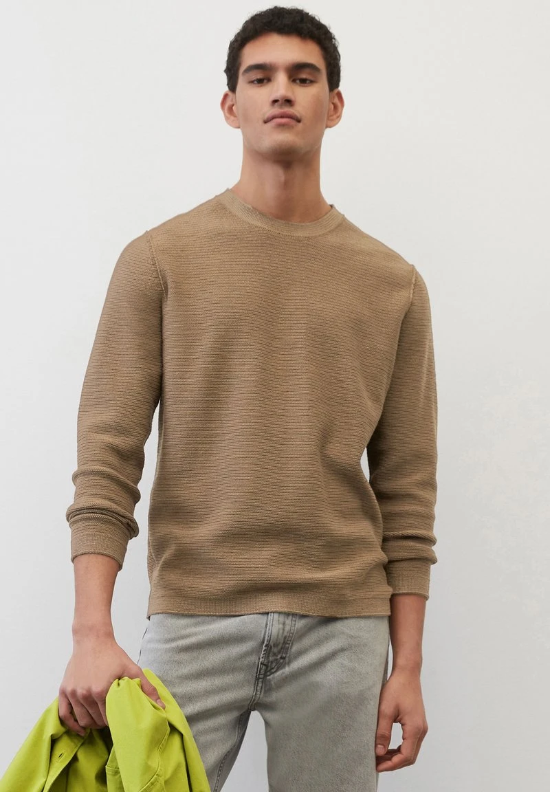 Marc O'Polo RUNDHALS REGULAR - Strickpullover - Nutshell 1 Marc O'Polo RUNDHALS REGULAR - Strickpullover - Nutshell