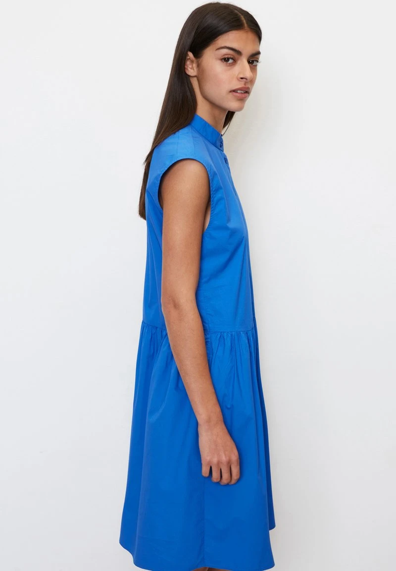 Marc O'Polo DENIM ÄRMELOSES VOLANT- AUS BIO - Blusenkleid - Mediterranean Blue 5 Marc O'Polo DENIM ÄRMELOSES VOLANT- AUS BIO - Blusenkleid - Mediterranean Blue – Bild 5