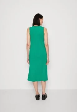 Marc O'Polo SLEEVE LESS EASY FIT - Jerseykleid - Vivid Green 8 Marc O'Polo SLEEVE LESS EASY FIT - Jerseykleid - Vivid Green -Mode Familie 9b1e4d2fde5745429d4d5123e4c27ed2
