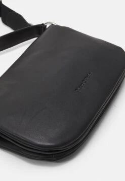 Marc O'Polo LARA - Umhängetasche - Black 9 Marc O'Polo LARA - Umhängetasche - Black -Mode Familie 9dac65d5d69543f49716e640dc6c78c6