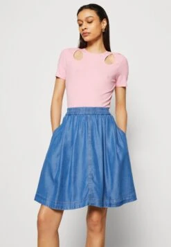 Marc O'Polo SKIRT FEMININ STYLE ELASTIC WAISTBAND SHORT LENGTH - Minirock - Washed Mid Blue 9 Marc O'Polo SKIRT FEMININ STYLE ELASTIC WAISTBAND SHORT LENGTH - Minirock - Washed Mid Blue -Mode Familie 9e2245b6112047e9b78115ec26b8296d