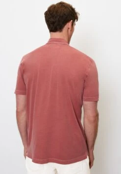 Marc O'Polo SHORT SLEEVE LOGO ARTWORK AT CHEST STRAIGHT - Poloshirt - Tall Poppy -Mode Familie 9e9e377134ad4740b1c6a268f2be0fd1