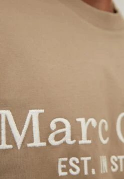 Marc O'Polo EMBROIDERY - T-Shirt Print - Soft Mocca 9 Marc O'Polo EMBROIDERY - T-Shirt Print - Soft Mocca -Mode Familie 9eb2f591a53a4c8c9ef841f438ae4e80