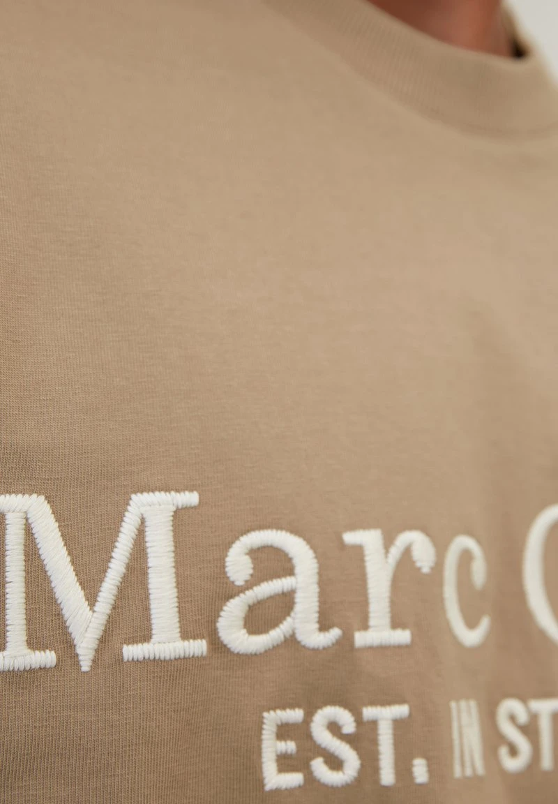 Marc O'Polo EMBROIDERY - T-Shirt Print - Soft Mocca 4 Marc O'Polo EMBROIDERY - T-Shirt Print - Soft Mocca – Bild 4