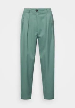 Marc O'Polo PANTS MENSWEAR INSPIRED PLEATED HIGH RISE - Stoffhose - Lake Green 9 Marc O'Polo PANTS MENSWEAR INSPIRED PLEATED HIGH RISE - Stoffhose - Lake Green -Mode Familie 9fb9a1388c114bb6a96da14d546ddd7d 2