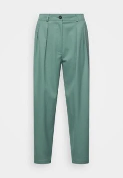 Marc O'Polo PANTS BANANA CUT ANKLE LENGTH HIGH RISE ATTACHED POCKETS - Stoffhose - Spring Pine 11 Marc O'Polo PANTS BANANA CUT ANKLE LENGTH HIGH RISE ATTACHED POCKETS - Stoffhose - Spring Pine -Mode Familie 9fb9a1388c114bb6a96da14d546ddd7d